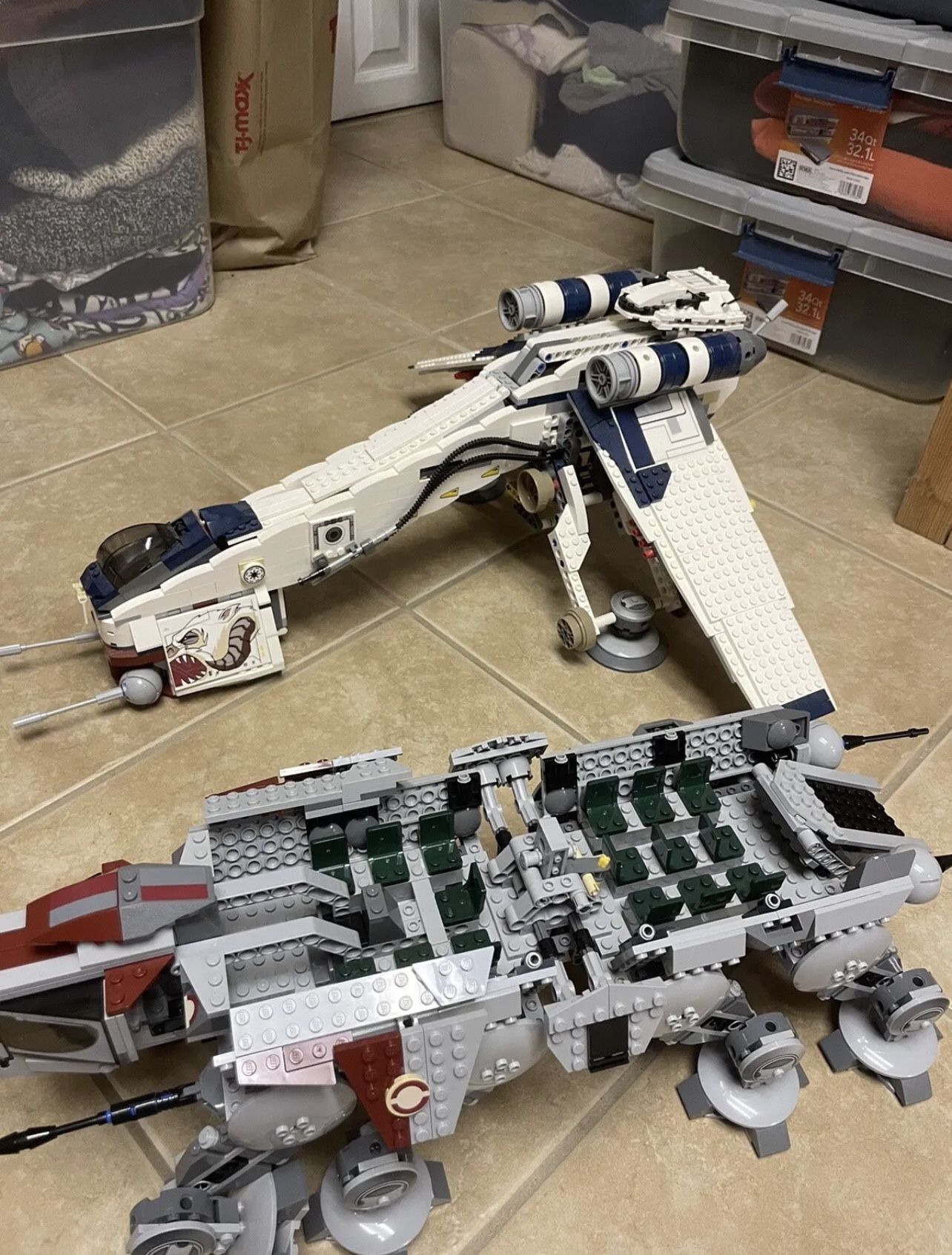 LEGO 10195 Star Wars Republic Dropship with AT-OT 100%.COMPLETEÂ