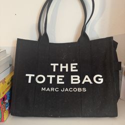 THE TOTE BAG