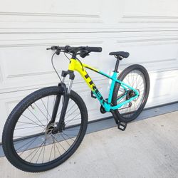 Trek 29er Mountain Bike Size M/ L With Hydraulic Disc Brakes Lock Out Front Shock Quick Release Ridden Twice 