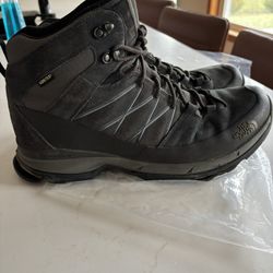 Men’s North Face Winter Waterproof Hike Boots size 13