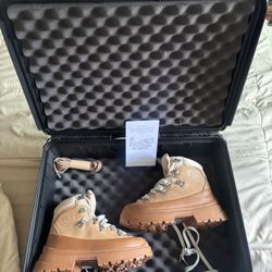 Canada Goose Journey Boots Women’s Size 7.5 W/ collectors Box 