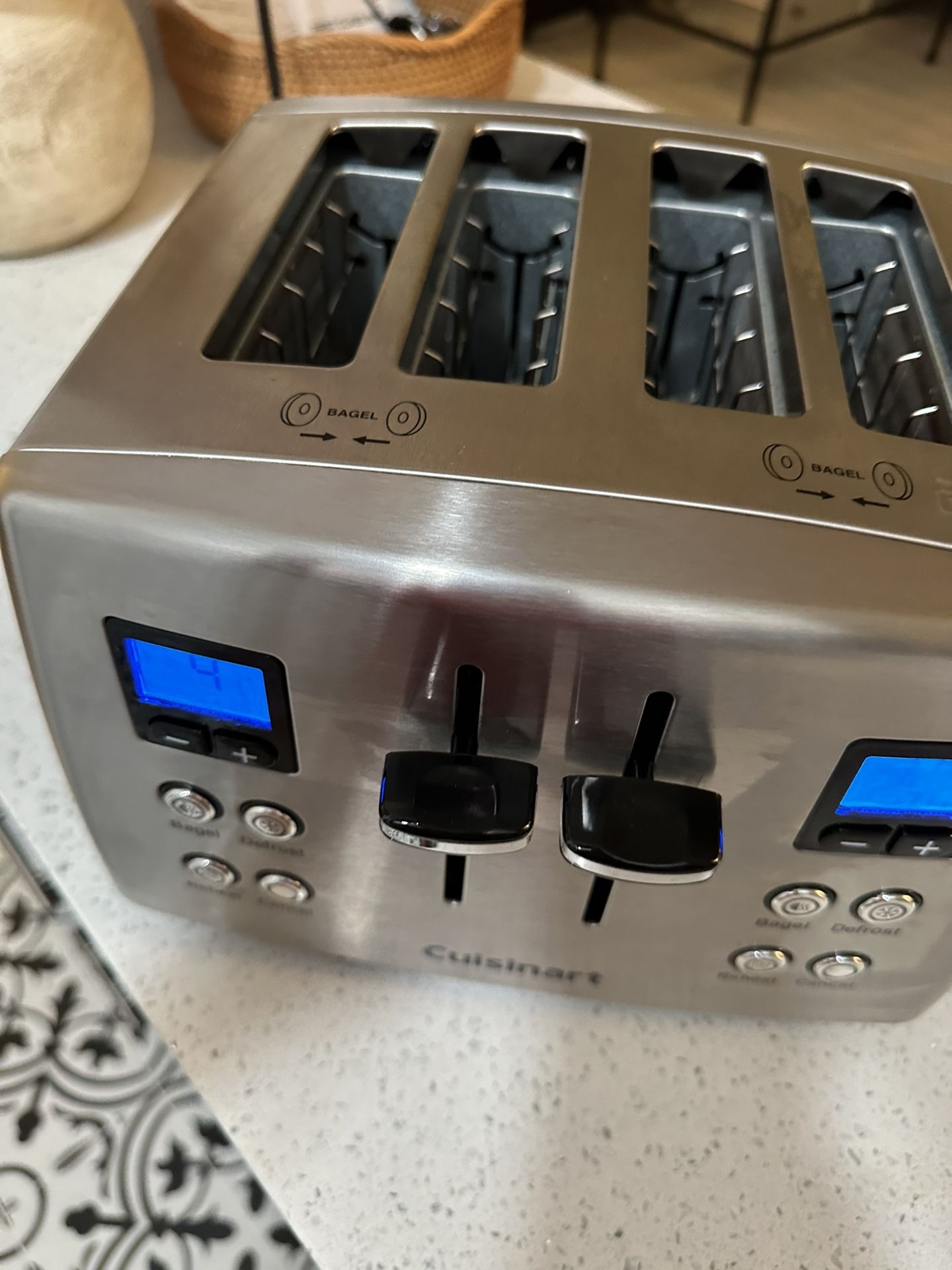Cuisinart 4 SLICE COUNTDOWN METAL TOASTER for Sale in Houston, TX OfferUp