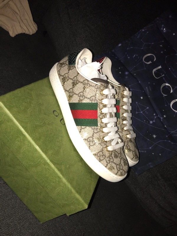 Gucci Ace Sneakers GG Supreme Bees style I Women