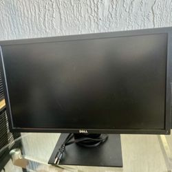 Dell Computer Monitors (2 Available) – Fully Functional – Great Deal