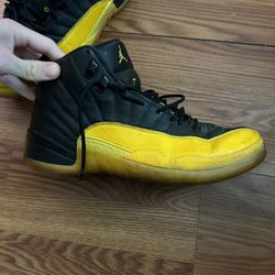 Jordan 12 University Gold/ Mens size 12