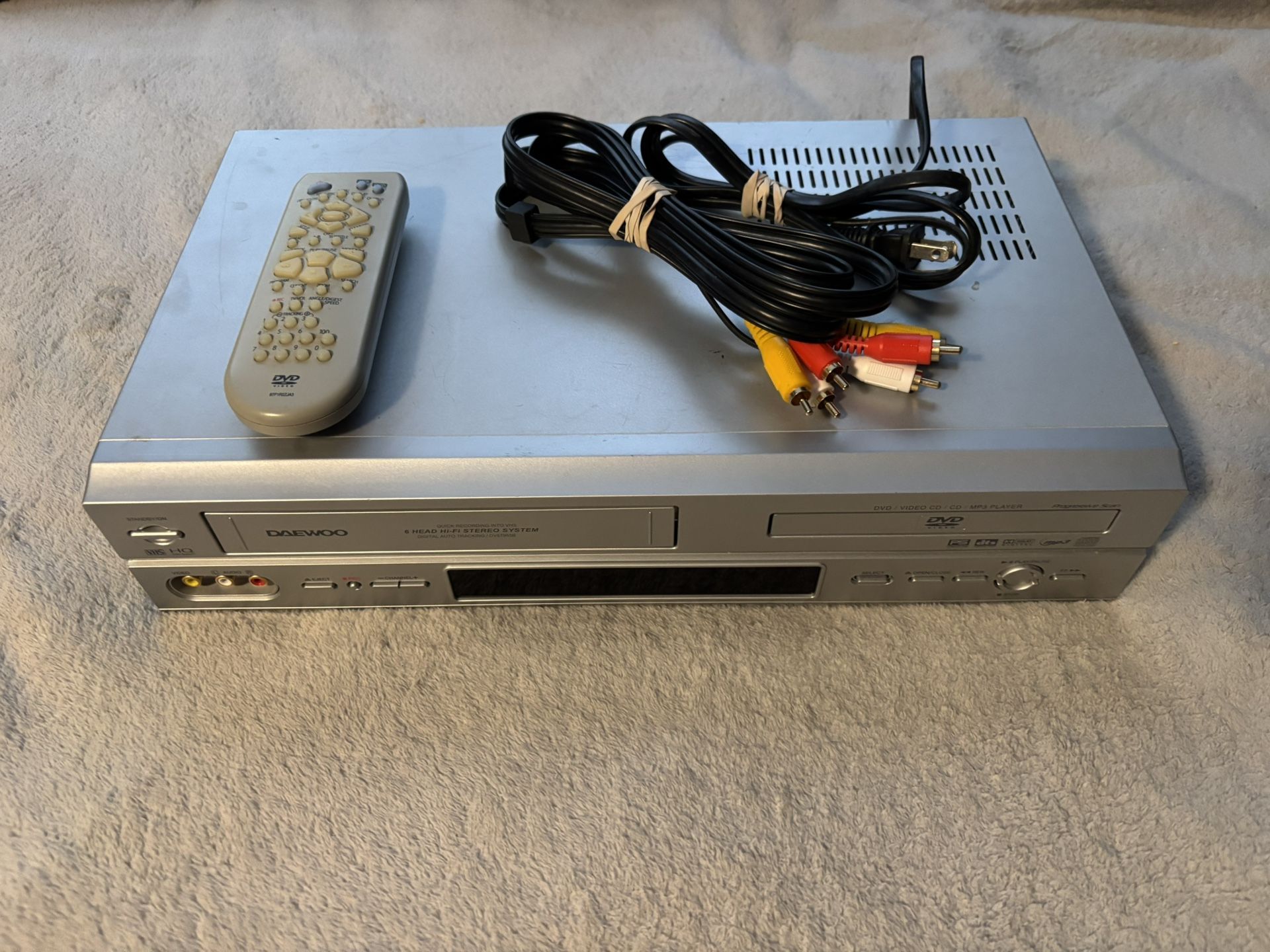 DAEWOO DVD VCR Combo Player w/ Remote Control & A/V Cord DV-6T955B