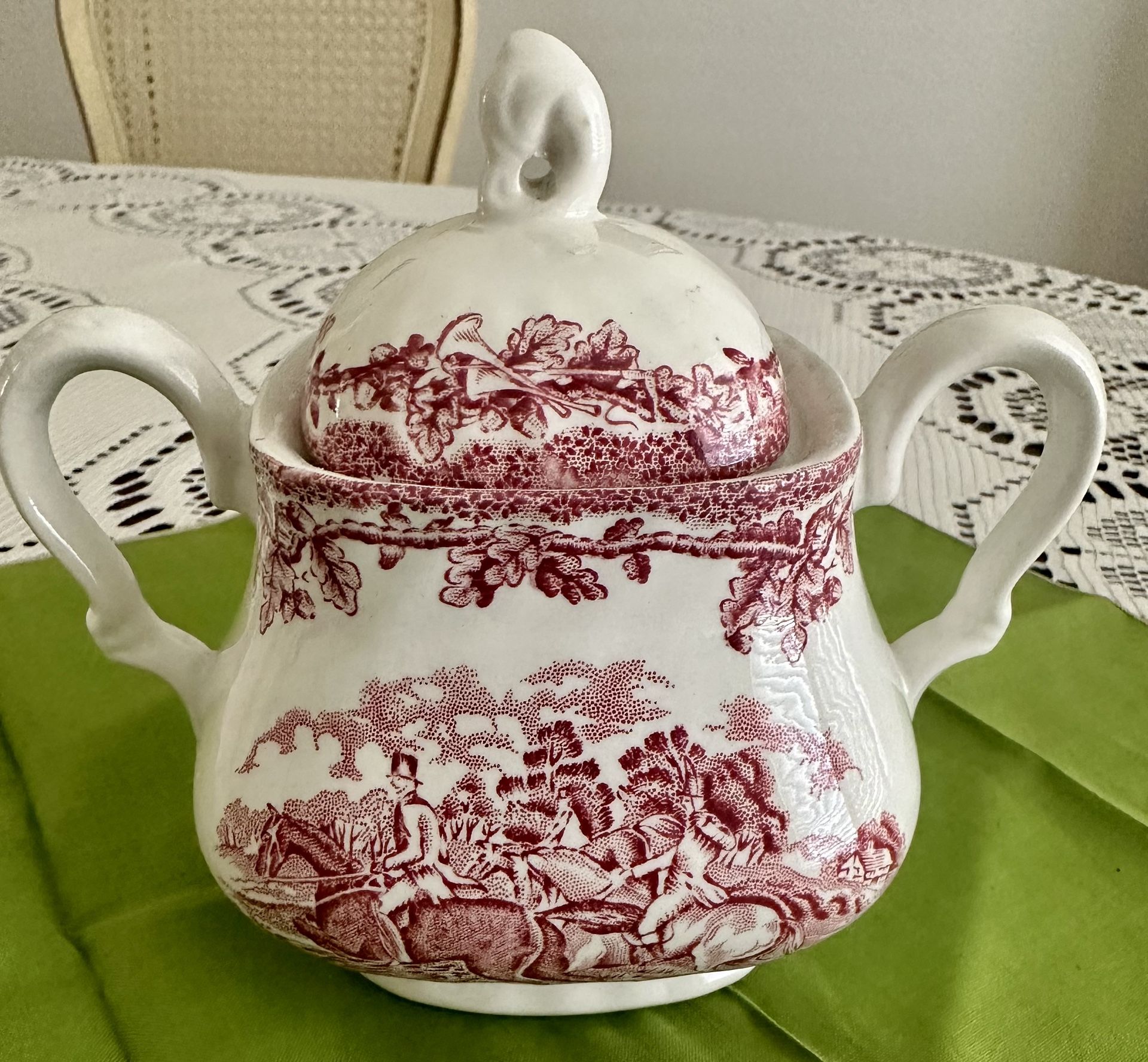 Vintage Red & White Sugar Bowl - Made In England 🏴