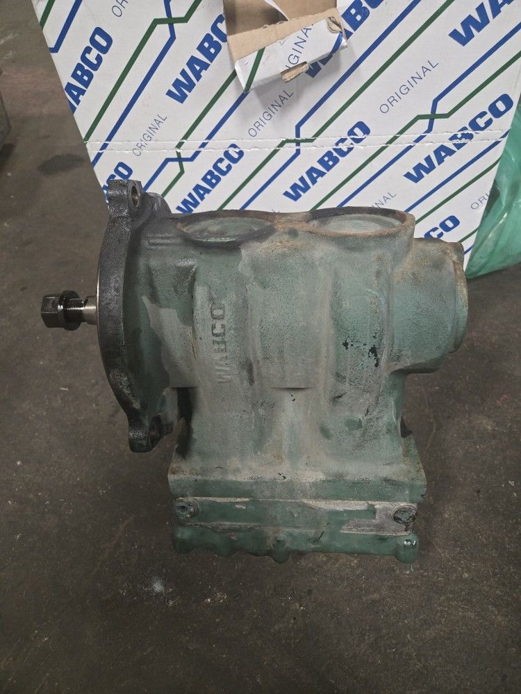 Air Compresser VOLVO VNL 2020 And Up Part (contact info removed)5
