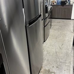 Whirlpool Top Freezer Refrigerator 