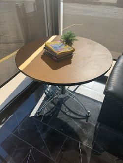 Round Table – Light Oak Top, Chrome Pedestal Base