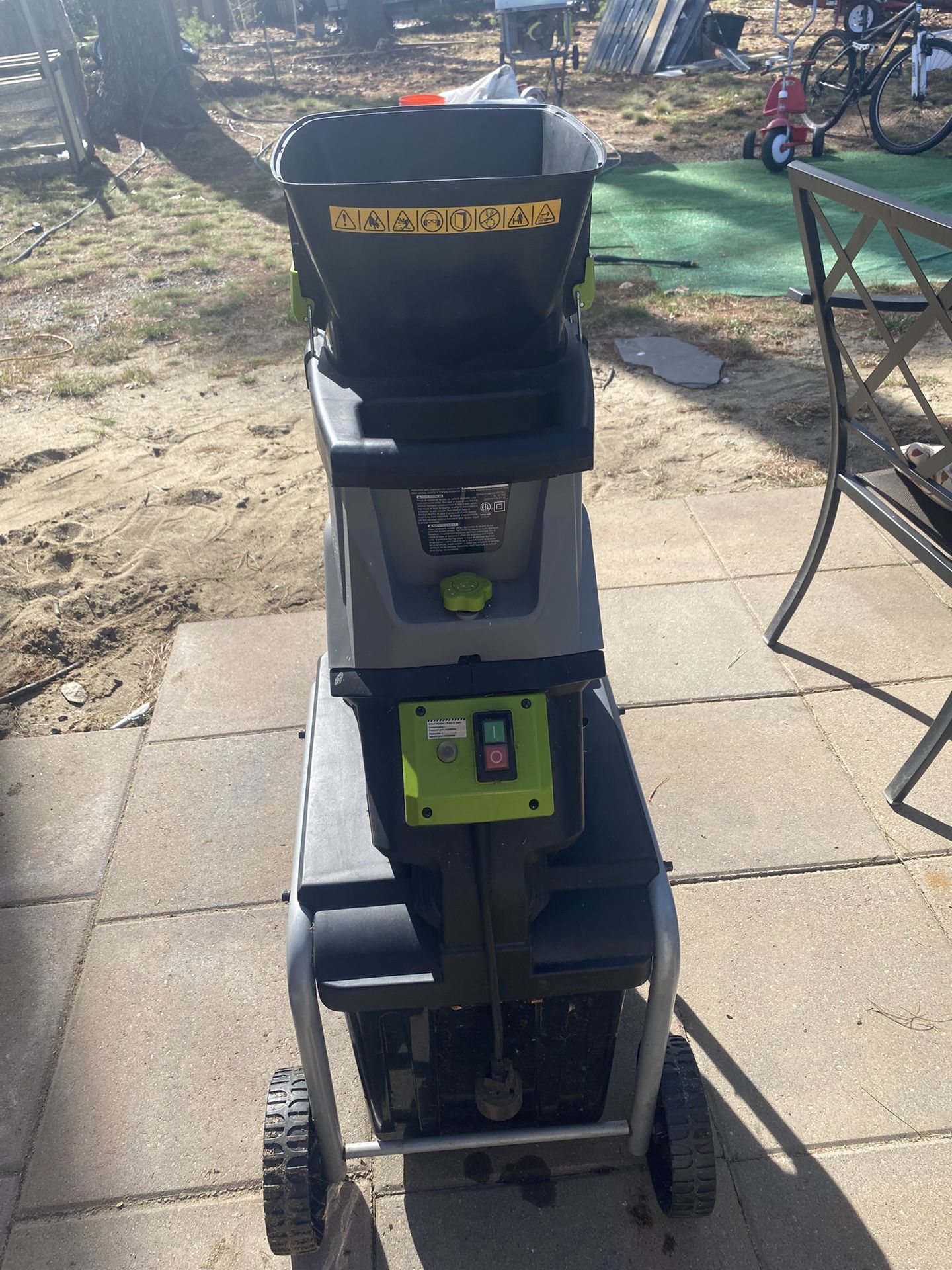 Earthwise GS70015 15-Amp Corded Electric Garden Chipper/Shredder with Collection Bi