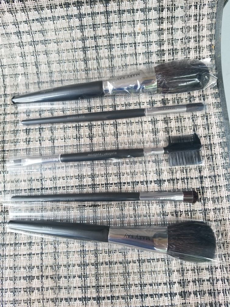 Mary Kay Makeup Brushes New Set