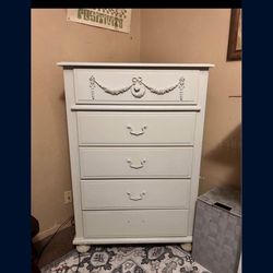 🎁BEAUTIFUL WHITE COLOR TALL CHESTS/4-5 DRAWERS   $199 🌹
