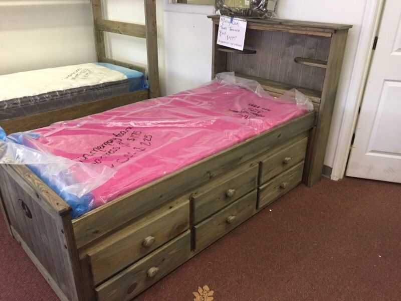 New in box Mossy Oak Twin Bed with Trundle