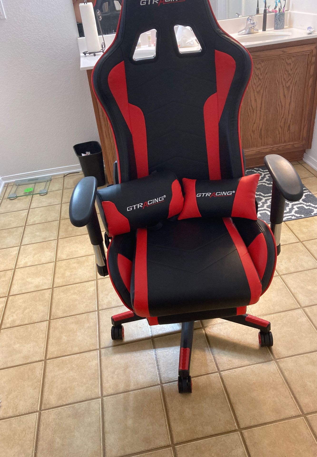 GRR Raving gaming chair with Bluetooth built in speakers