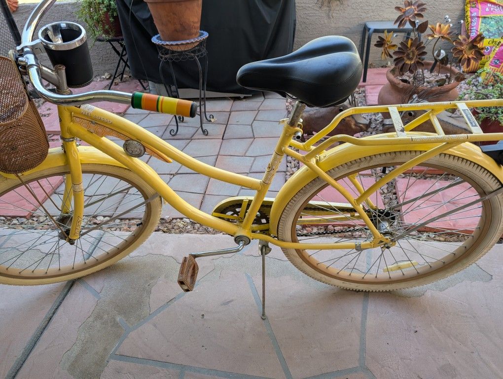 Huffy Nell Lusso Womens Beach Cruiser