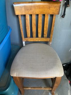 Dos Sillas altas de madera