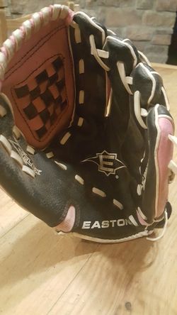 Girls baseball glove