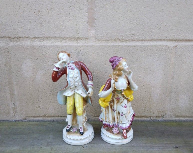 Vintage Colonial Couple Figurines