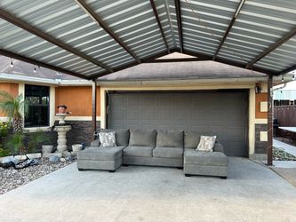 Beautiful u shape sectional super comfy and nice asking 600 firm