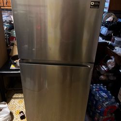 Samsung fridge (excellent  condition pickup only)