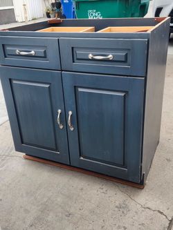 Kitchen cabinet