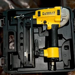 DeWalt Precision Point 16-gauge Finishing Nailer