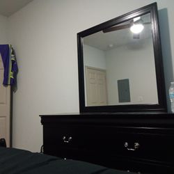 Dresser Wih Mirror 