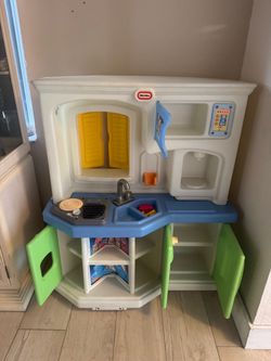 Little tikes kitchen