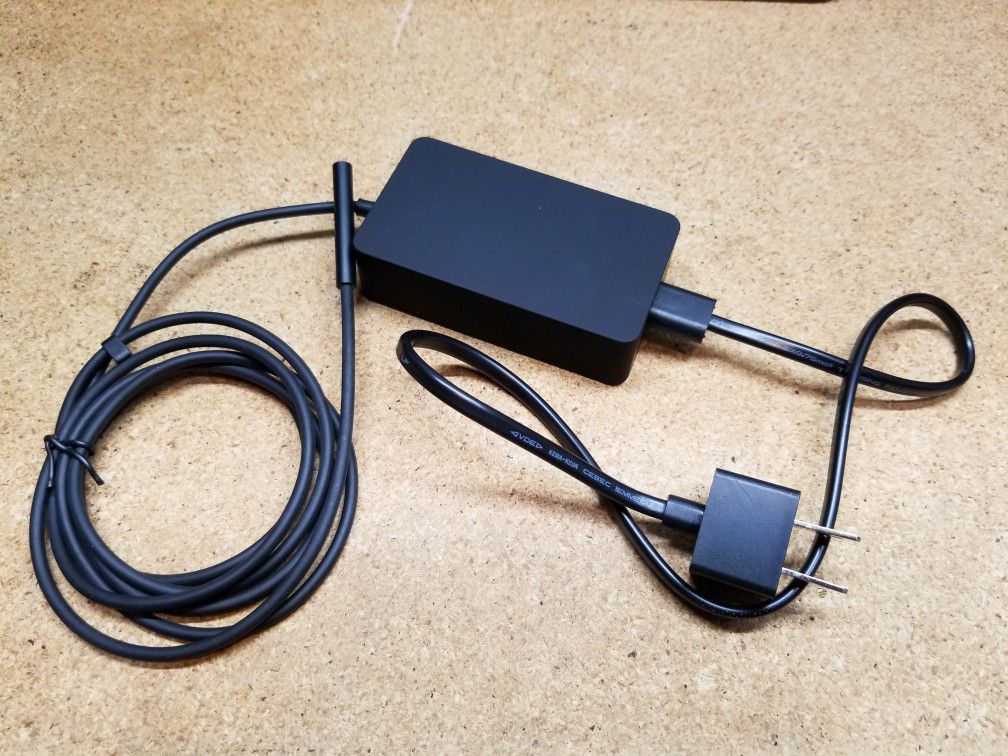 Microsoft Surface, Surface Book, Surface pro 3, 4, 5 Chargers. 65 watts. 15V 4A