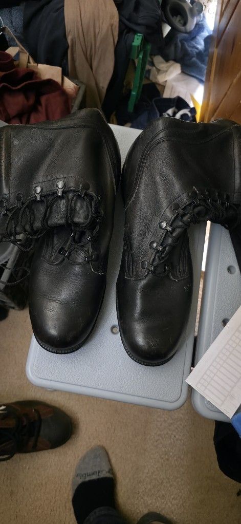 Black Leather Rouper Boots. Men's 9 1/2. All Leather UPPER.