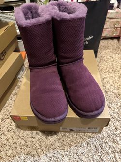 UGG Classic Short Purple Boots ( Like New)