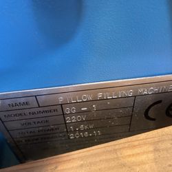 Pillow feeding machine