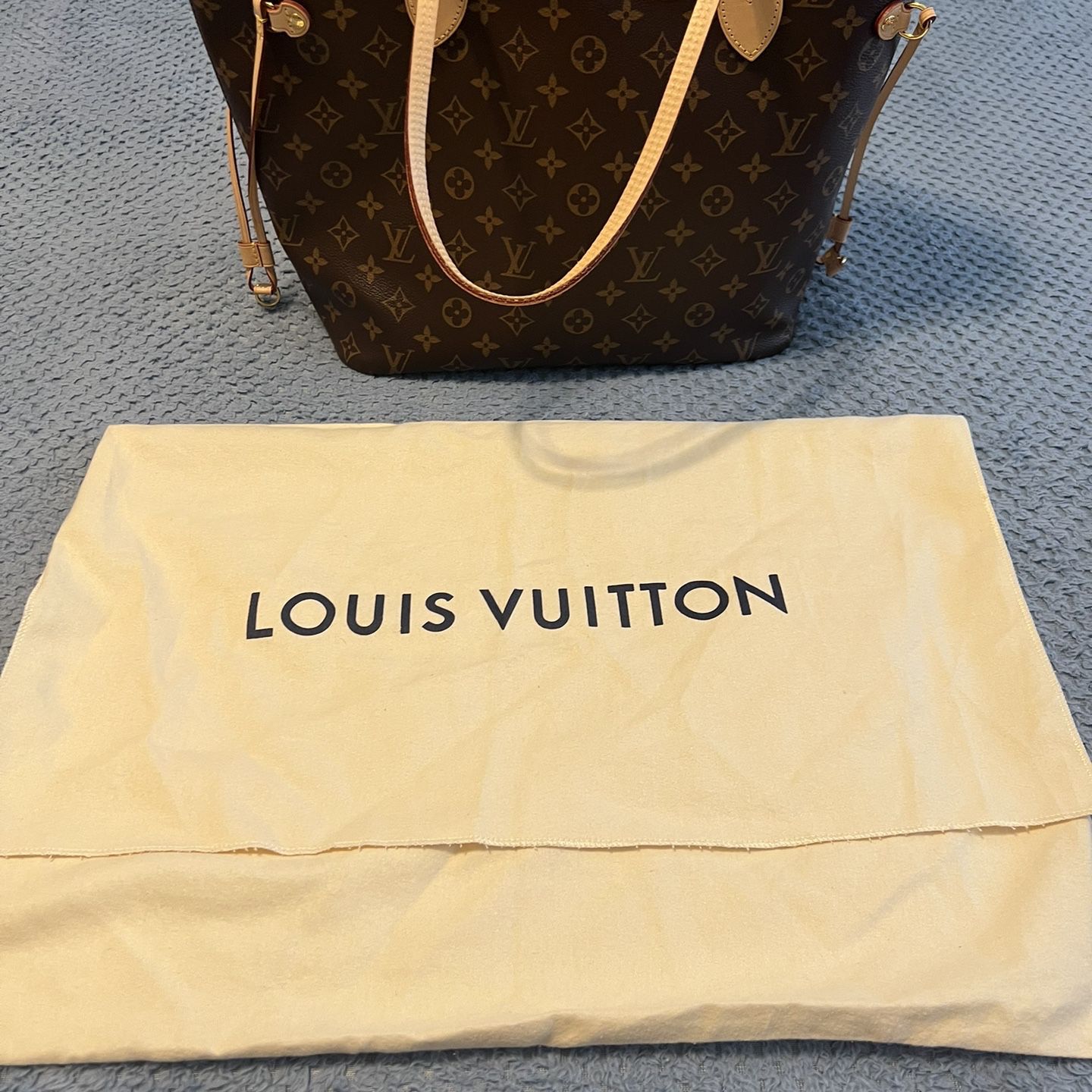 Authentic Louis Vuitton Neverfull MM for Sale in Newnan, GA - OfferUp