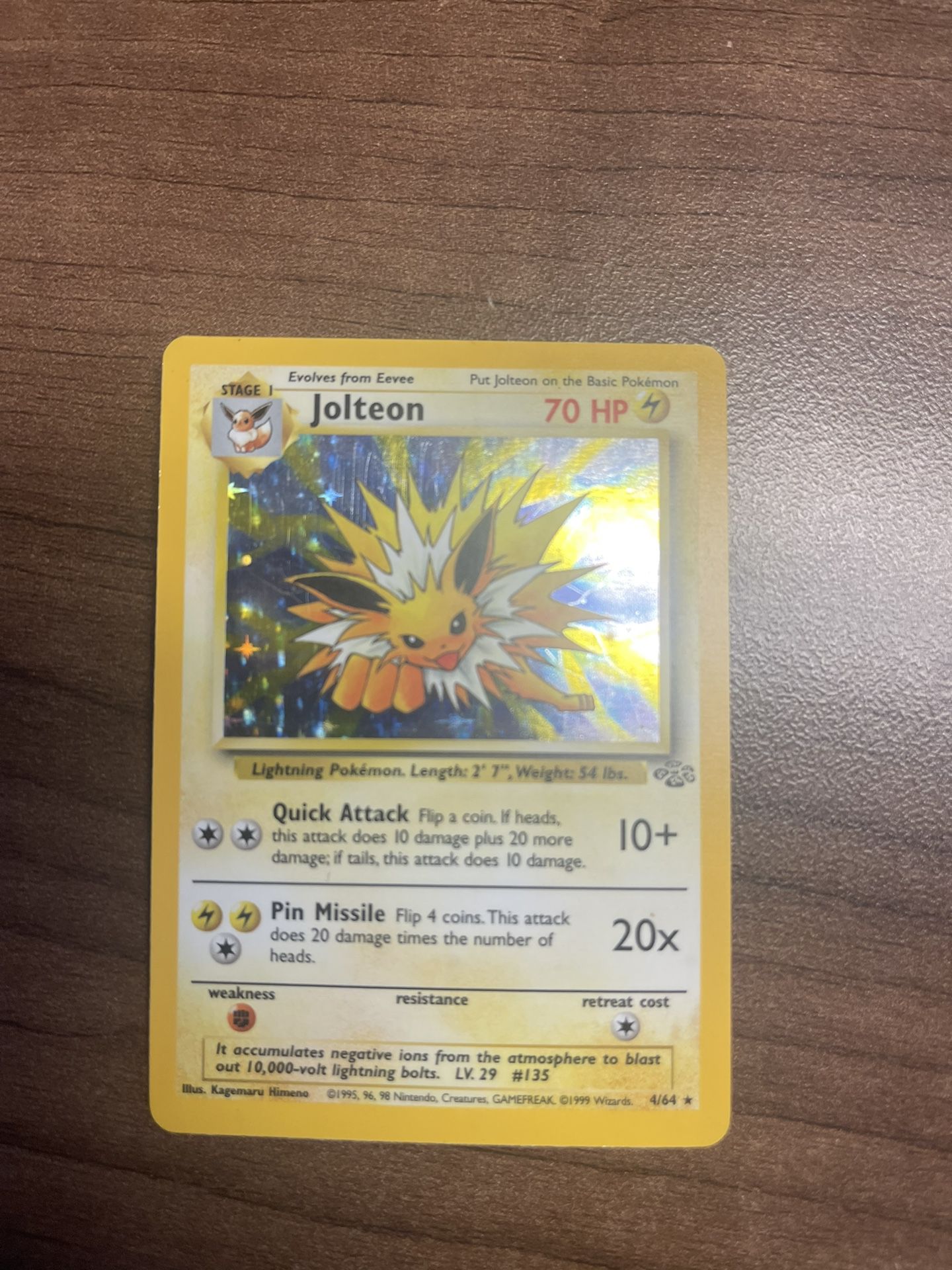 Rare near mint holographic jungle edition Jolteon Pokemon card! 4/64 