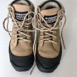 BURBERRY  LONDON ENGLAND , KIDS MINI ARTHUR SUEDE  ANKLE BOOTS , SIZE  30