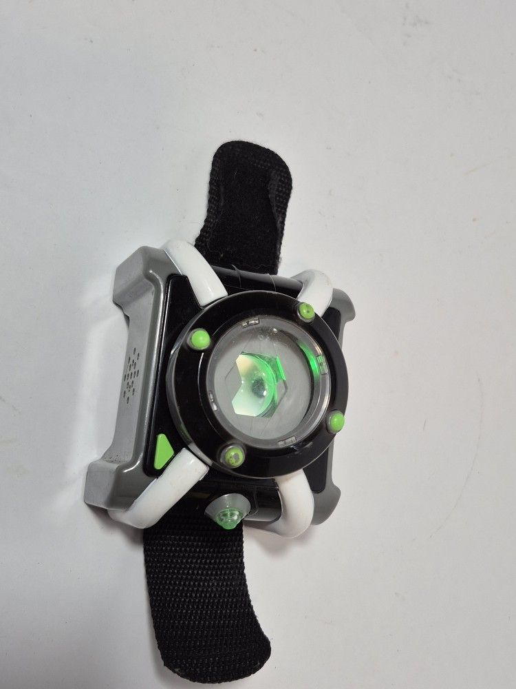 Ben 10 Deluxe Omnitrix Watch Lights Sound Talking Playmates 2017