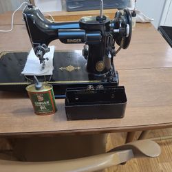 Singer 221 Feather Weight 