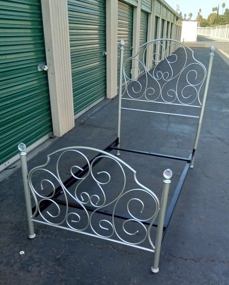 TWIN METAL BED FRAME 