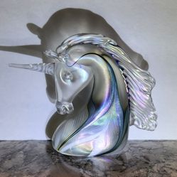 STUART ABELMAN ART GLASS UNICORN 1980
MEASURES 5" HIGH - 6-1/2" LONG - 2-1/8" WIDE