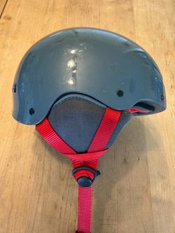 RED Trace Grom l Snowboard Skiing Helmet Youth Large  55-57 Excellent Condition