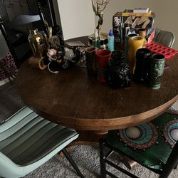 Round Dinner Table 