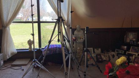 5 Used Tripods In Very Good Condition Get All 5 For 150 Dollars