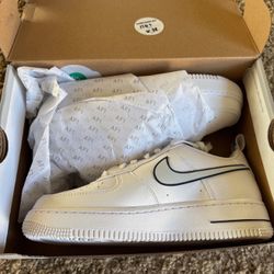 Size 6.5Y (GS) - Nike Air Force 1 LV8 Low Brand new in box