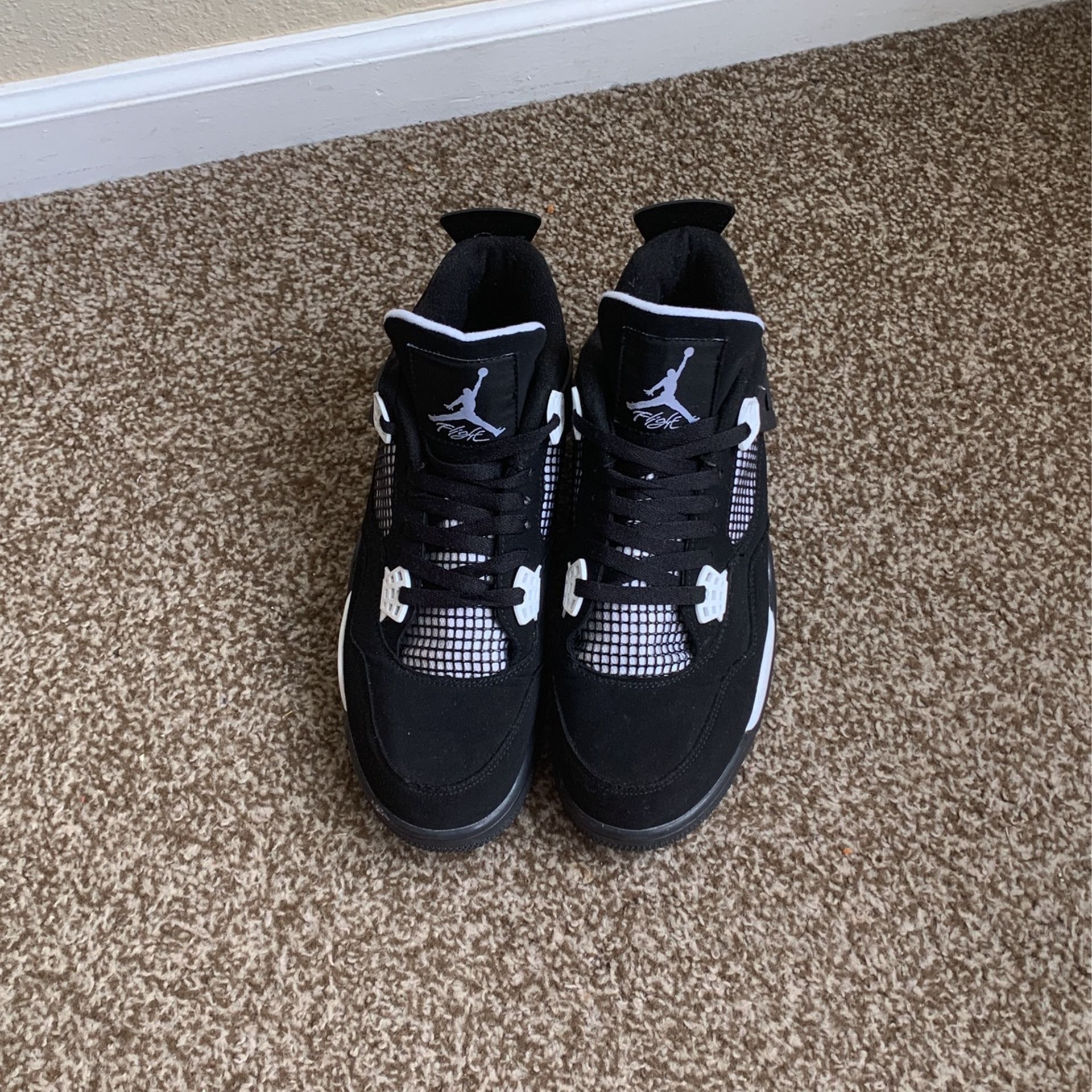 Jordan 4 Retro White Thunder Size 10 