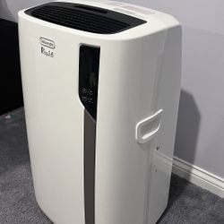 De'Longhi Pinguino 4-in-1: Air Conditioner, Heater, Dehumidifier, and Fan