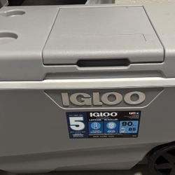  Igloo MaxCold Latitude 90-quart Roller Cooler
