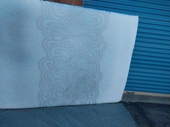 Colchón Queen Size Usado En Excelente 👌 Condiciones Personas Interesadas Solamente Northwest Hwy Dallas Texas 75220