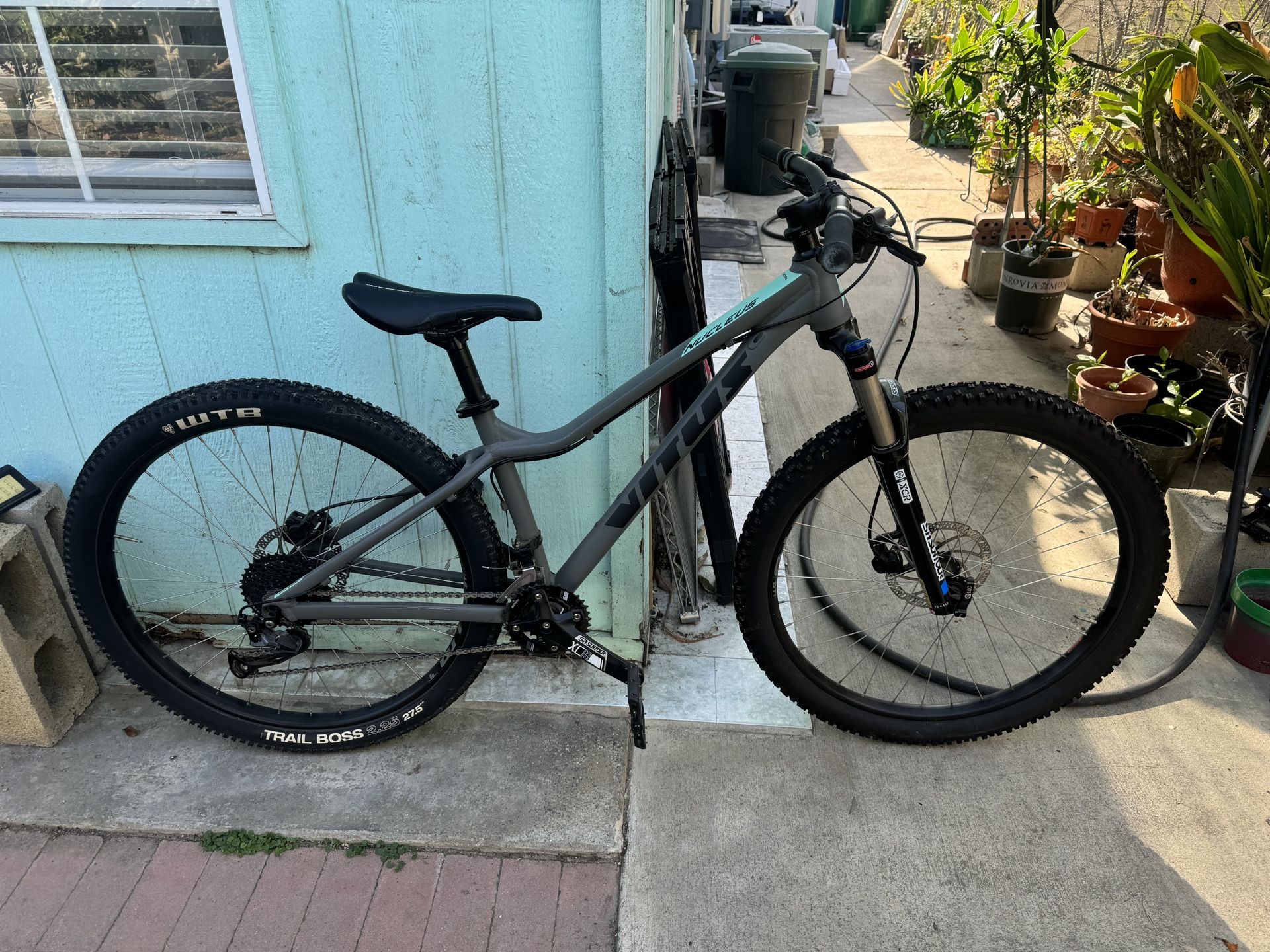 Vitus Nucleus 27 VRW Women’s Mountain Bike size small