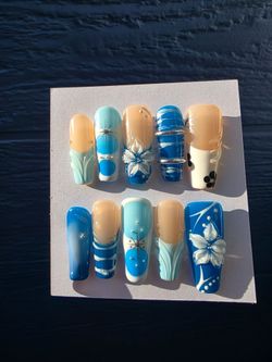 Size Medium Blue floral press on nails